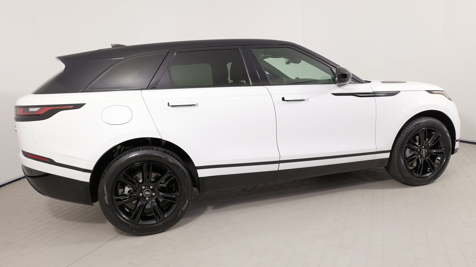 Used 2023 Land Rover Range Rover Velar R-Dynamic S image 10