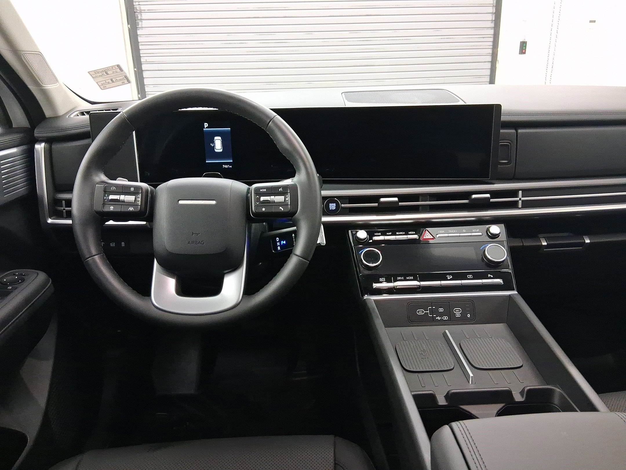 Used 2025 Hyundai Santa Fe SEL image 3