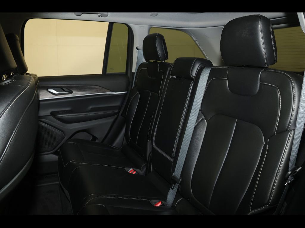 Used 2024 Jeep Grand Cherokee Limited image 29