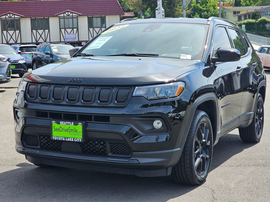 Used 2022 Jeep Compass Latitude w/ Convenience Group AWD/4WD image 3