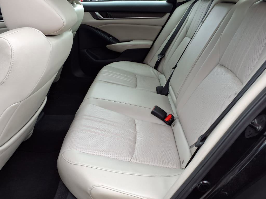 Used 2018 Honda Accord Touring image 15