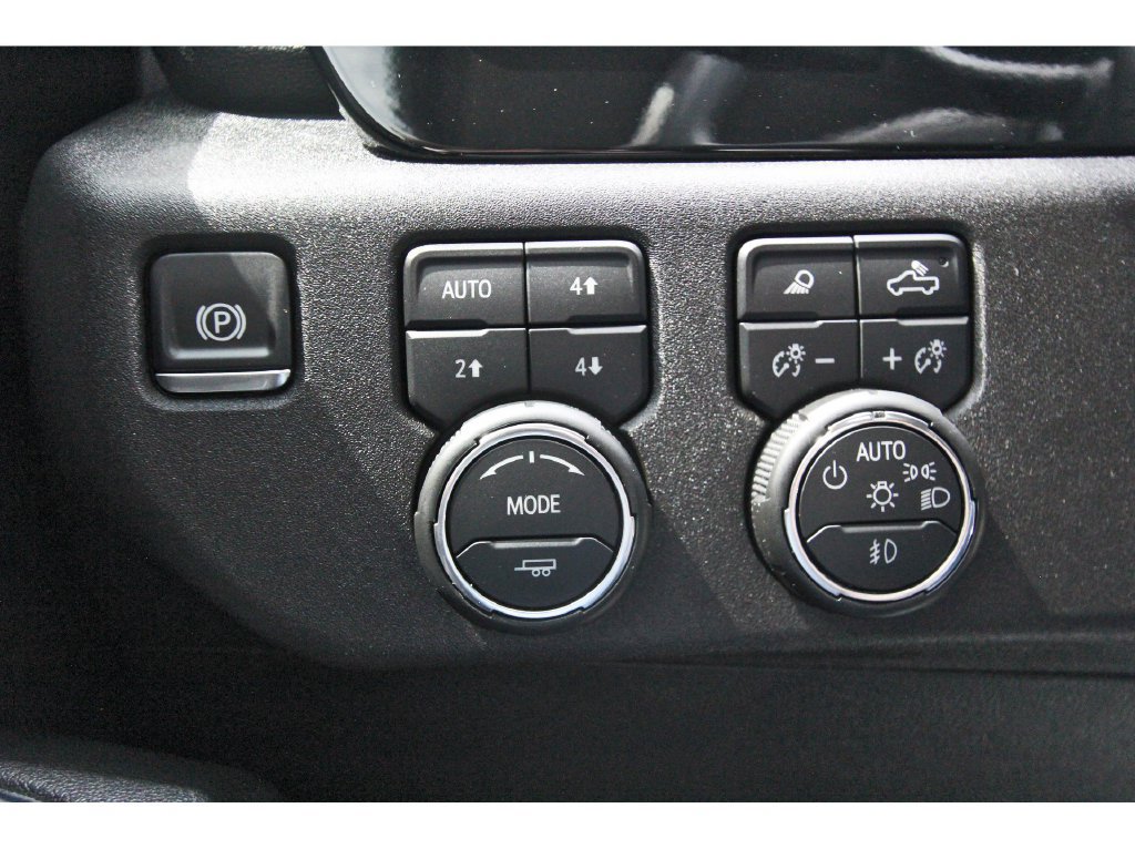 Used 2025 Chevrolet Silverado 2500 LTZ w/ LTZ Convenience Package AWD/4WD image 24