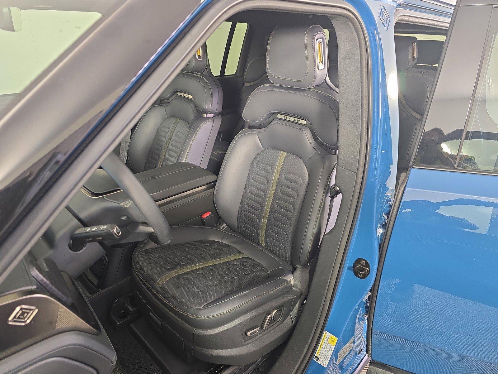 Used 2023 Rivian R1S Adventure AWD/4WD image 20