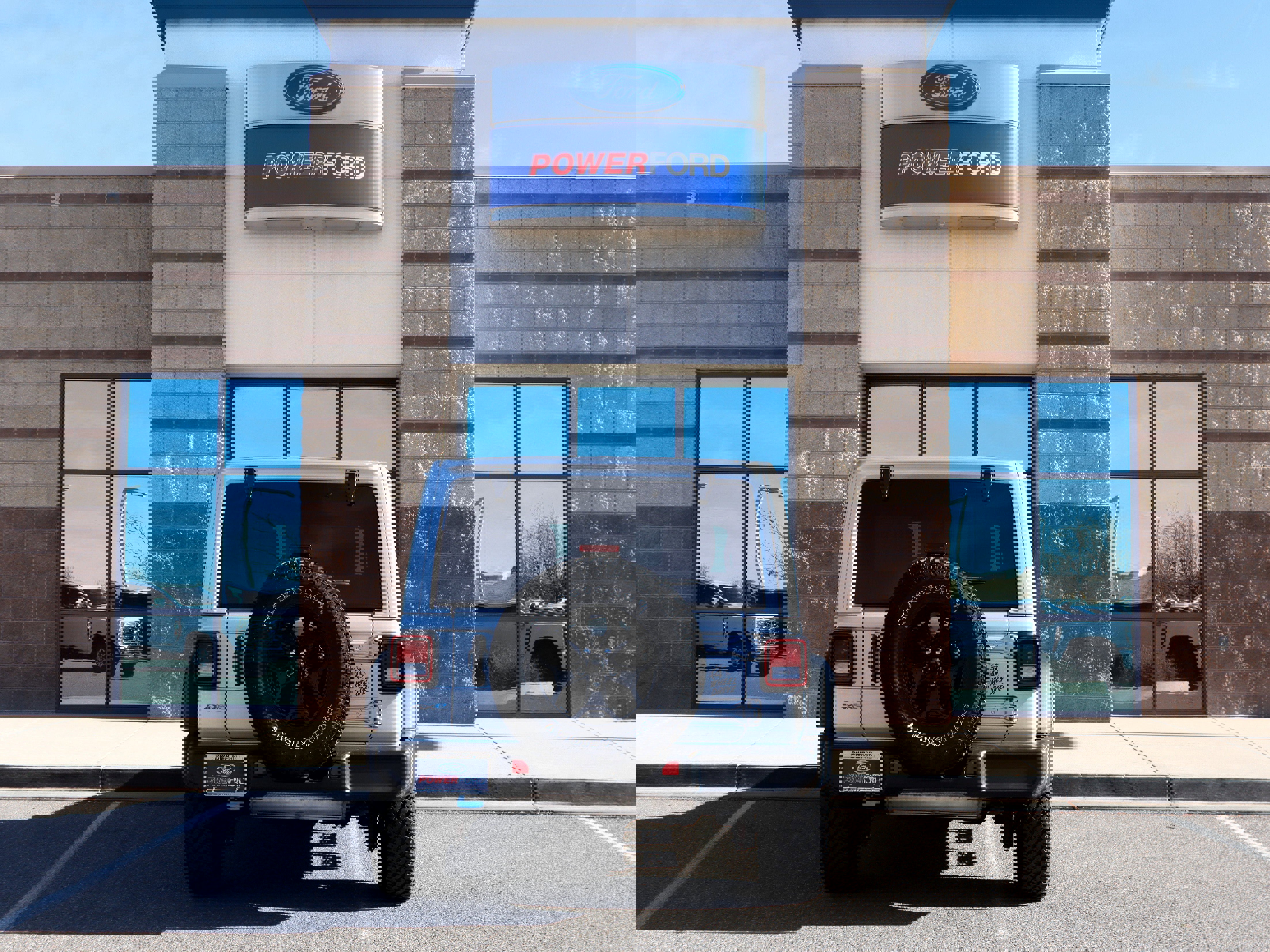 Used 2023 Jeep Wrangler Unlimited w/ Sun & Screen Package image 7