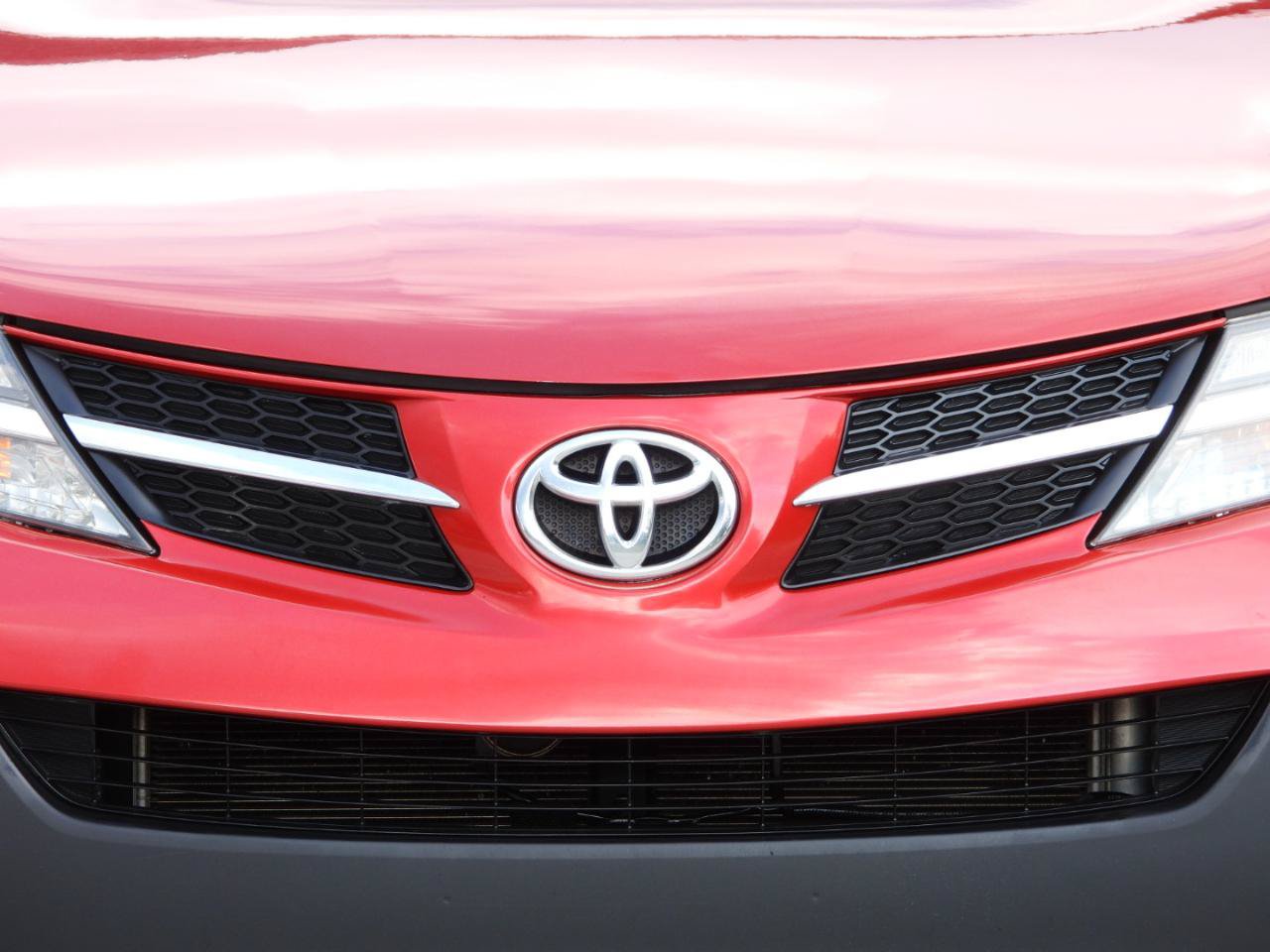 Used 2015 Toyota RAV4 XLE FWD image 28