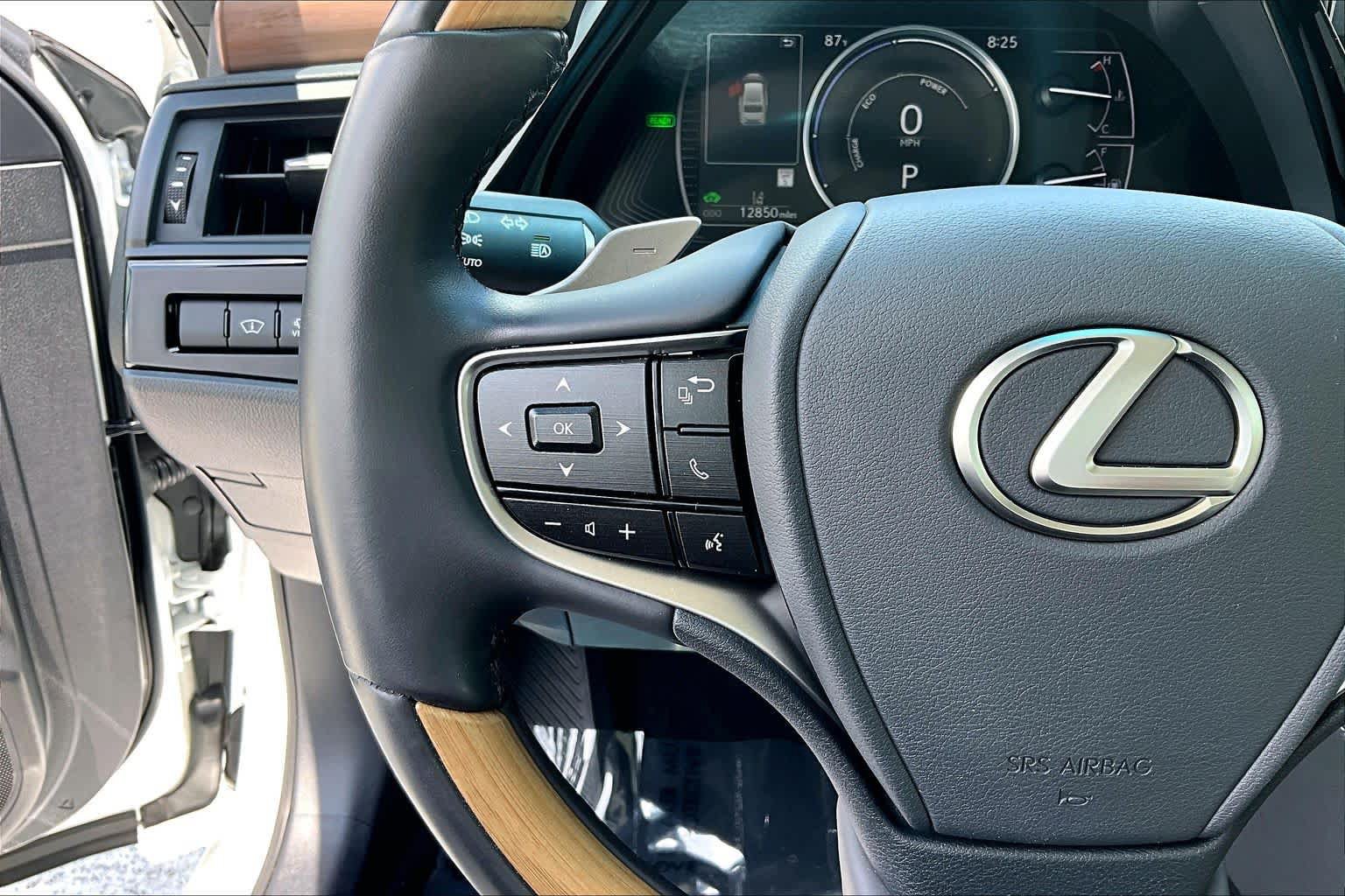 Used 2025 Lexus ES 300h w/ Technology Package FWD image 23