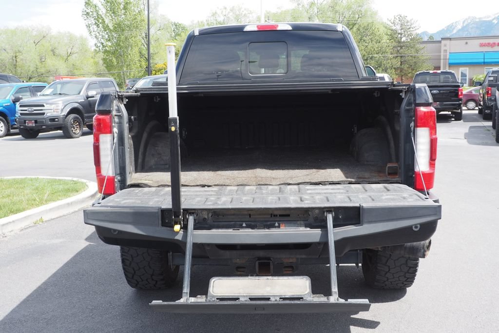 Used 2017 Ford F250 Platinum w/ FX4 Off-Road Package AWD/4WD image 18