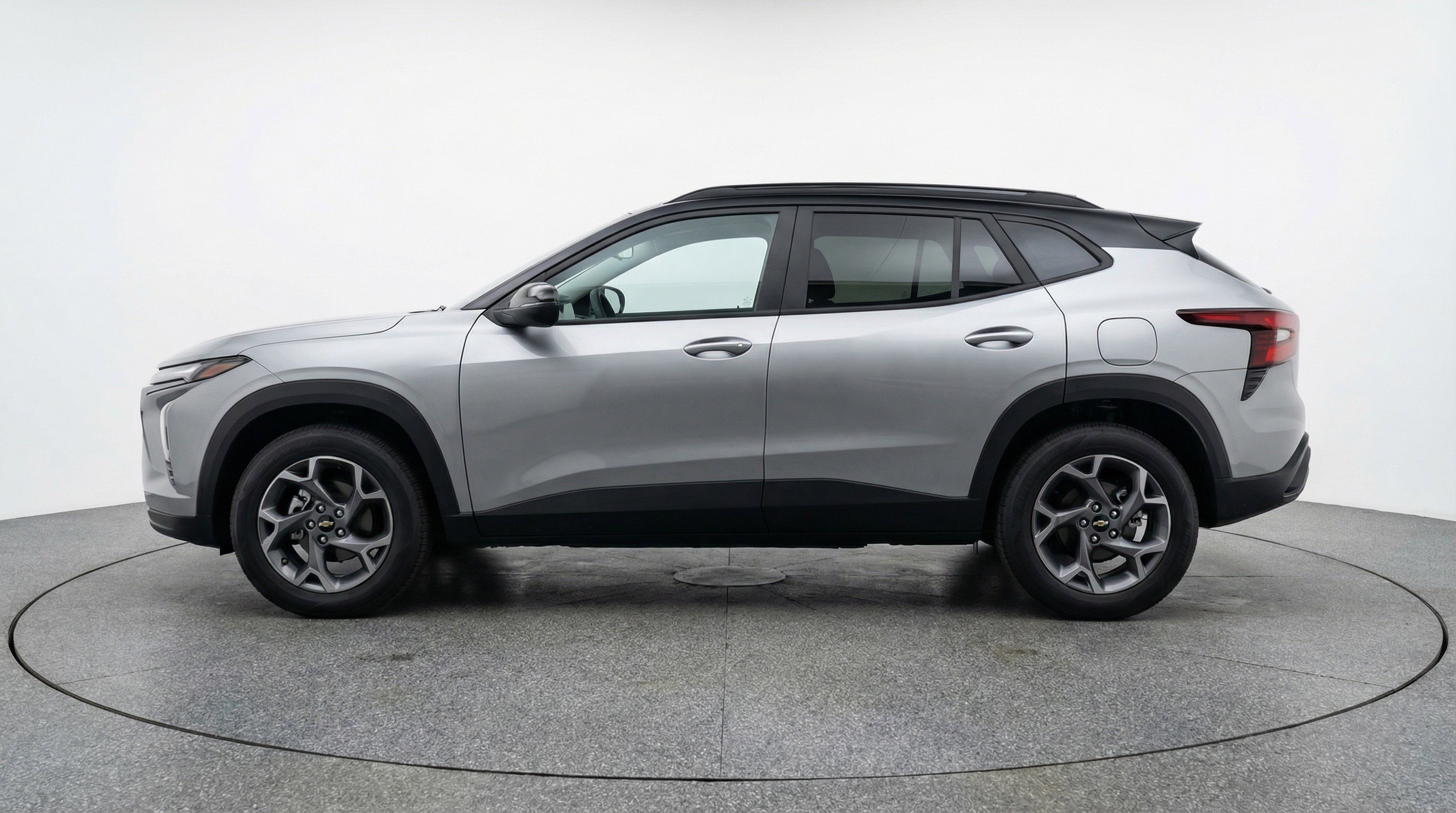 Used 2025 Chevrolet Trax LT w/ LT Convenience Package image 5
