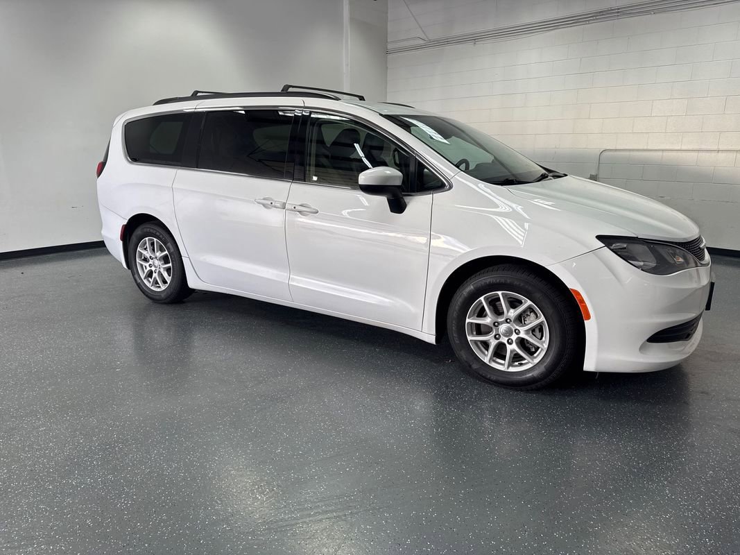 Used 2020 Chrysler Voyager Lxi image 2