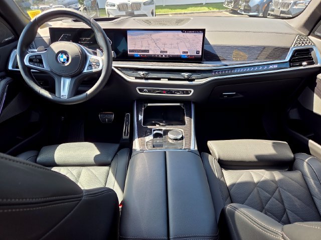 Used 2025 BMW X5 xDrive40i w/ M Sport Package AWD/4WD image 12