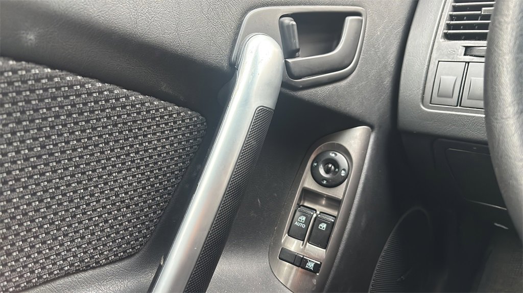 Used 2004 Hyundai Tiburon GT image 18