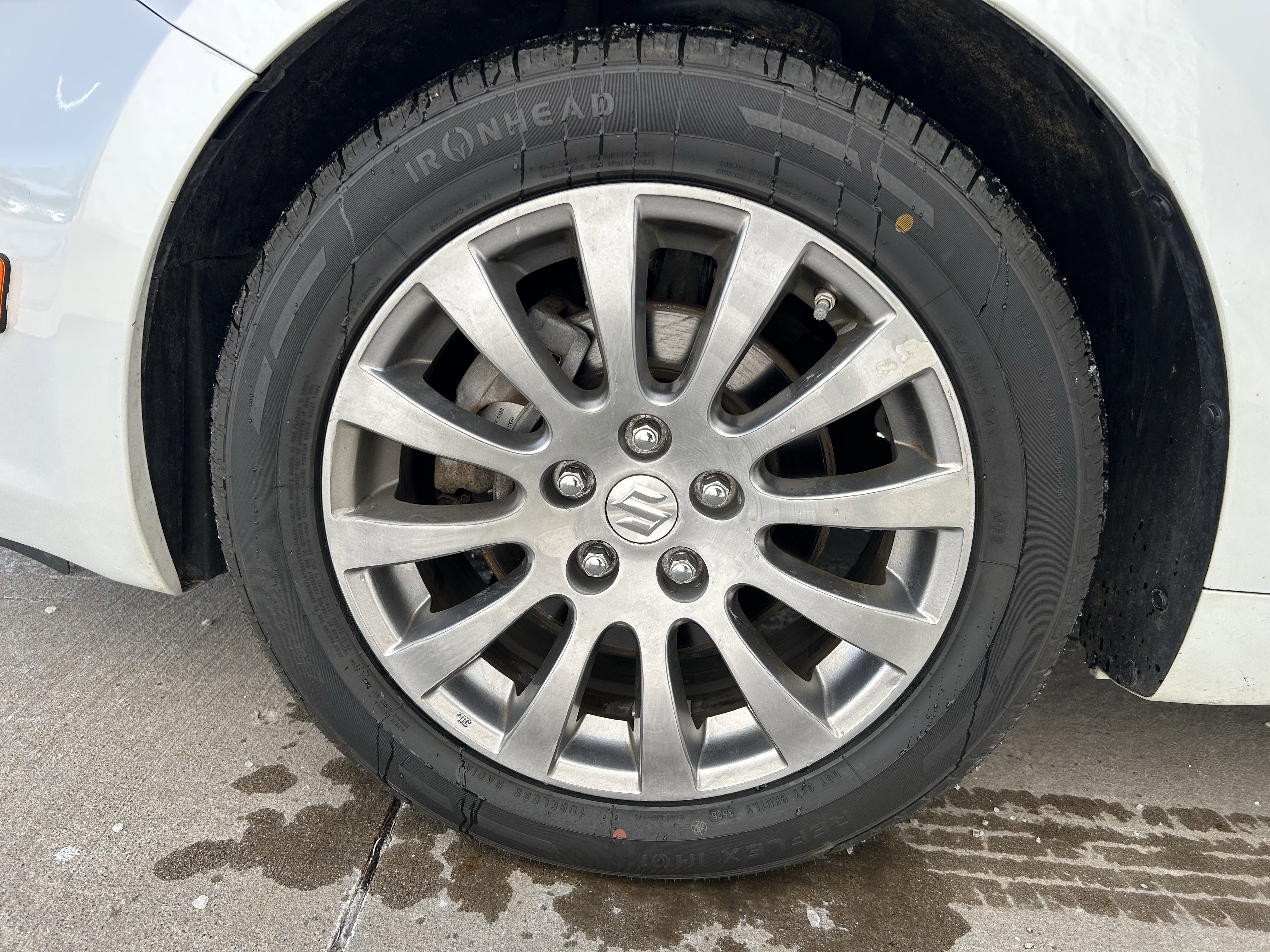 Used 2013 Suzuki Kizashi SE image 12