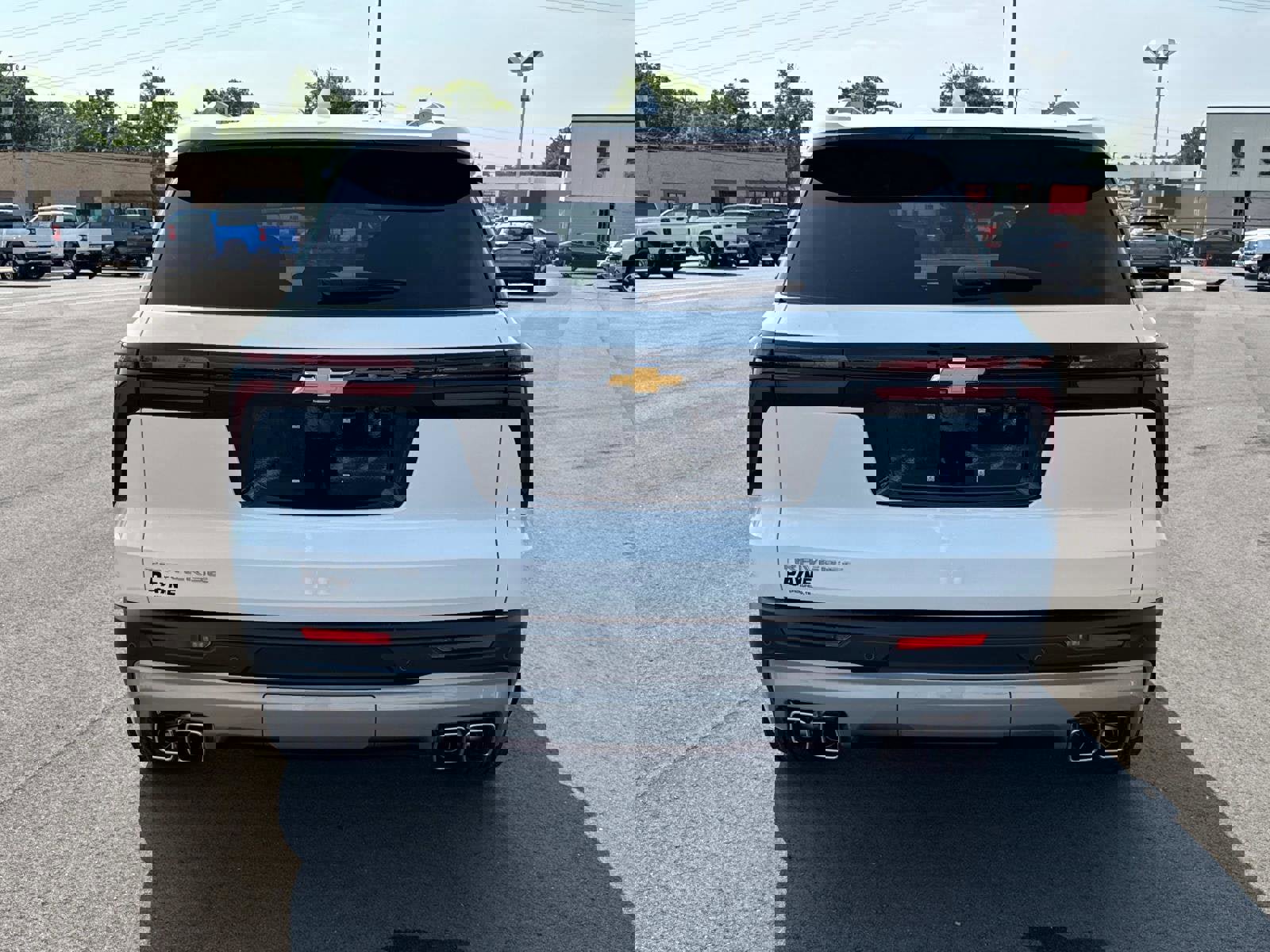 New 2025 Chevrolet Traverse LT w/ Enhanced Driving Package image 2