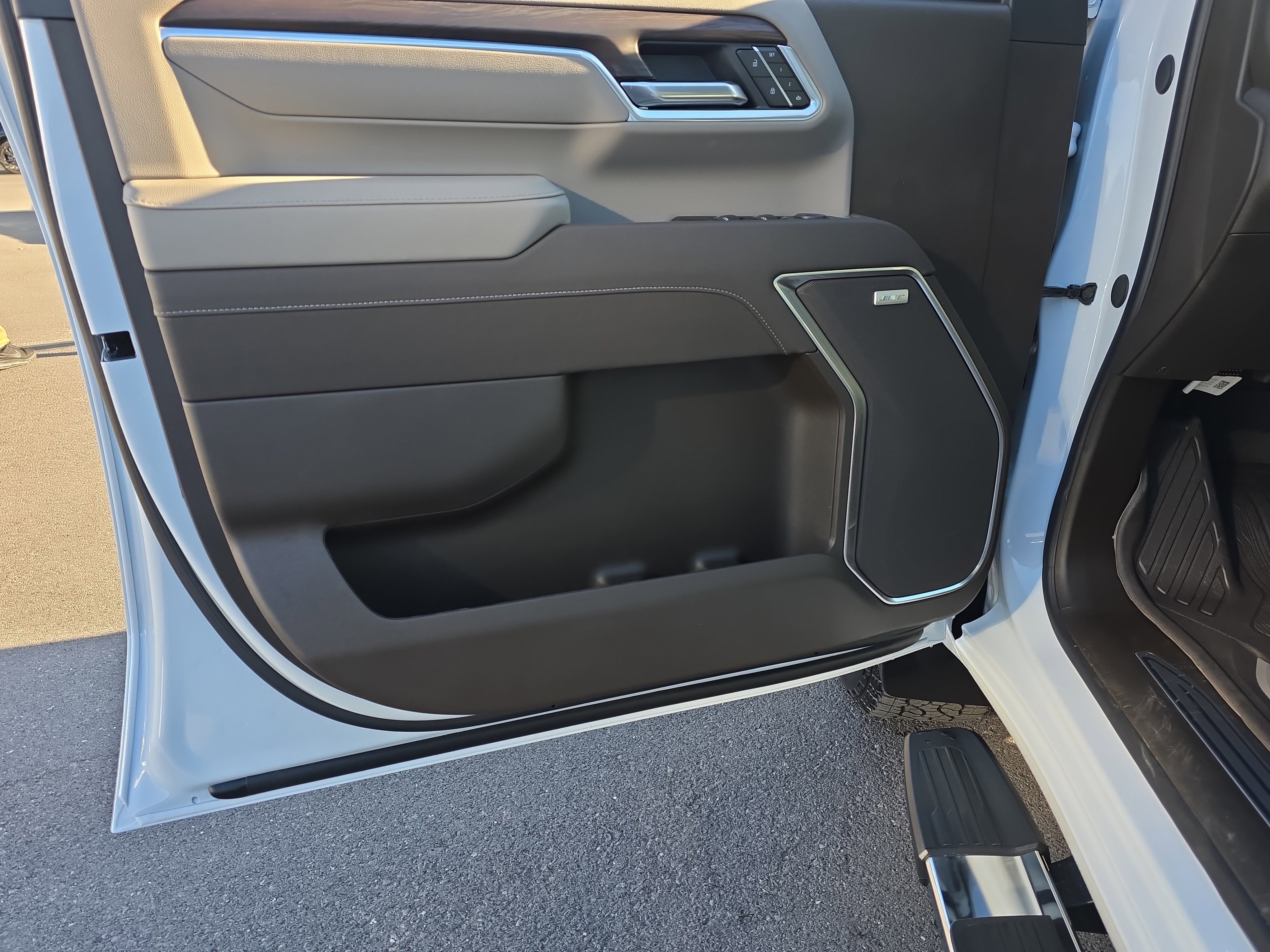 New 2026 GMC Sierra 2500 SLT w/ SLT Convenience Package image 15