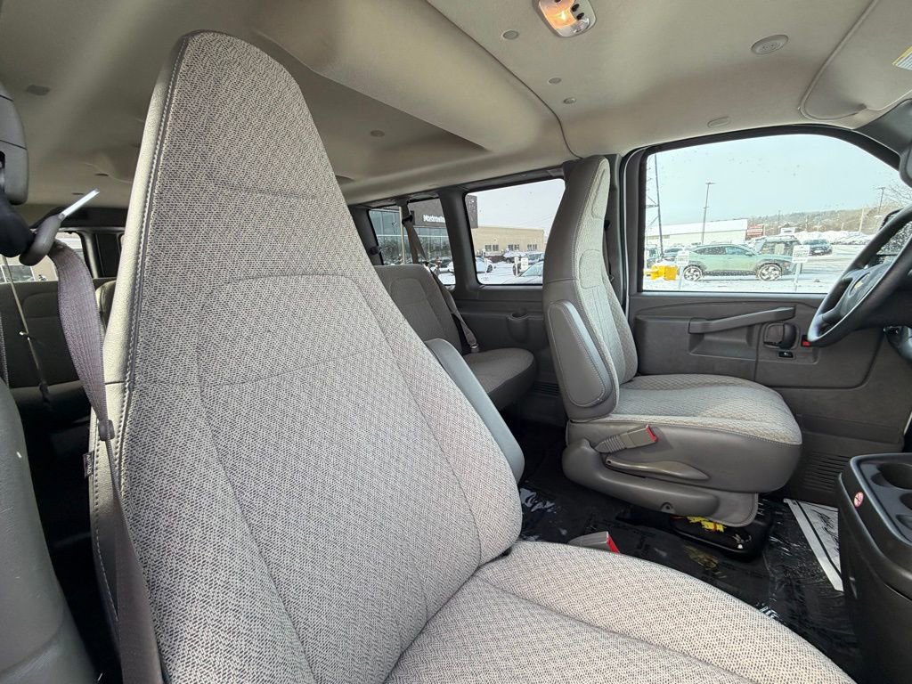 Used 2025 Chevrolet Express 3500 LT w/ LT Preferred Equipment Group RWD image 15