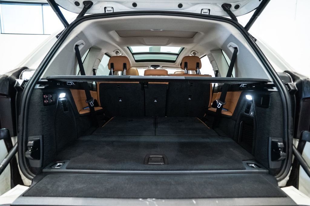 Used 2024 BMW X7 xDrive40i w/ Parking Assistance Package image 38