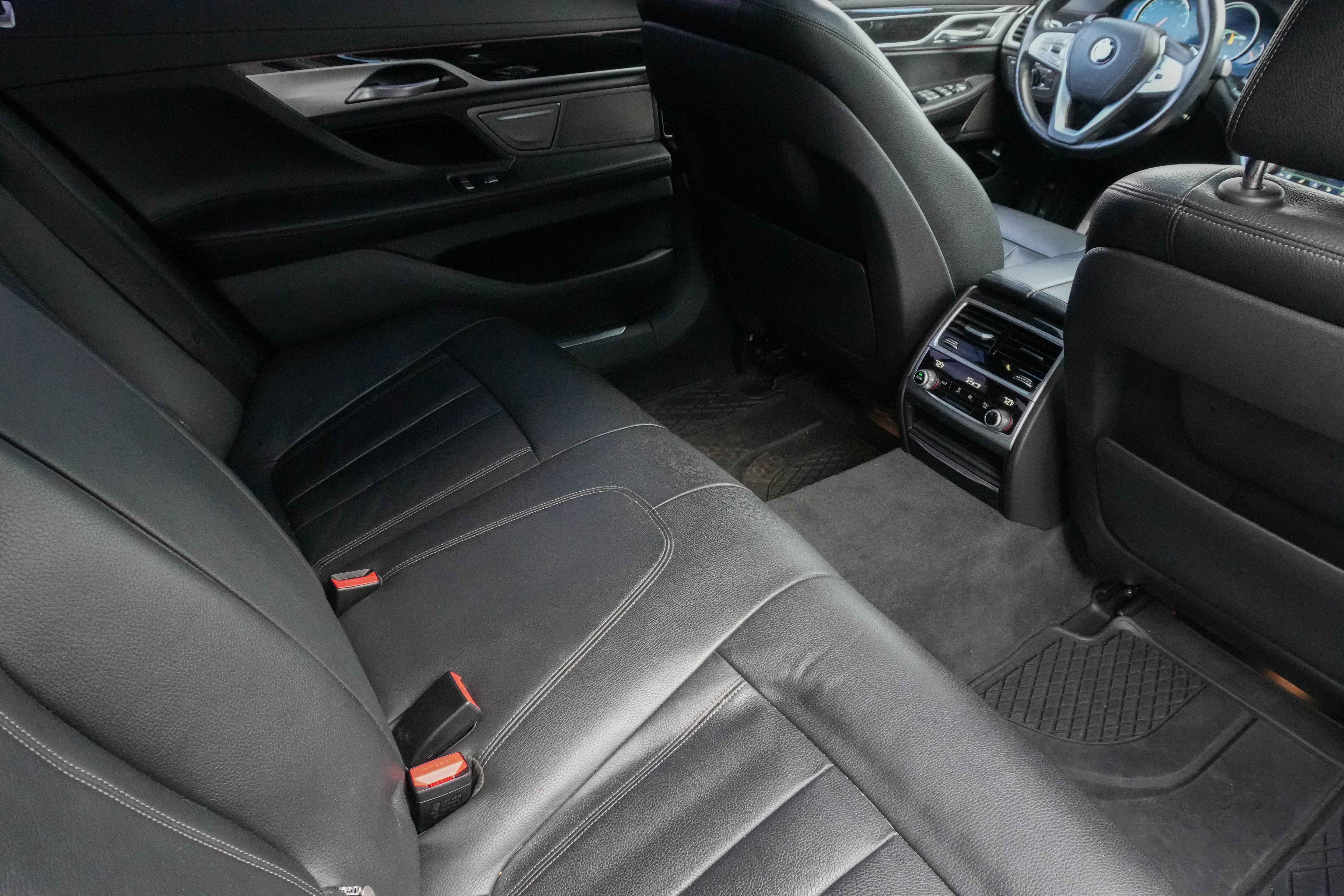 Used 2019 BMW 740i w/ M Sport Package image 36