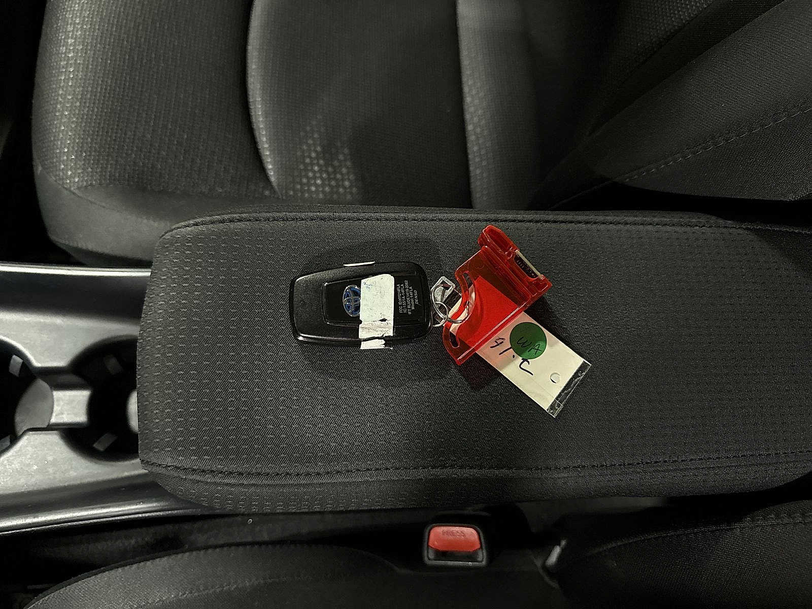 Used 2022 Toyota Prius LE AWD/4WD image 29