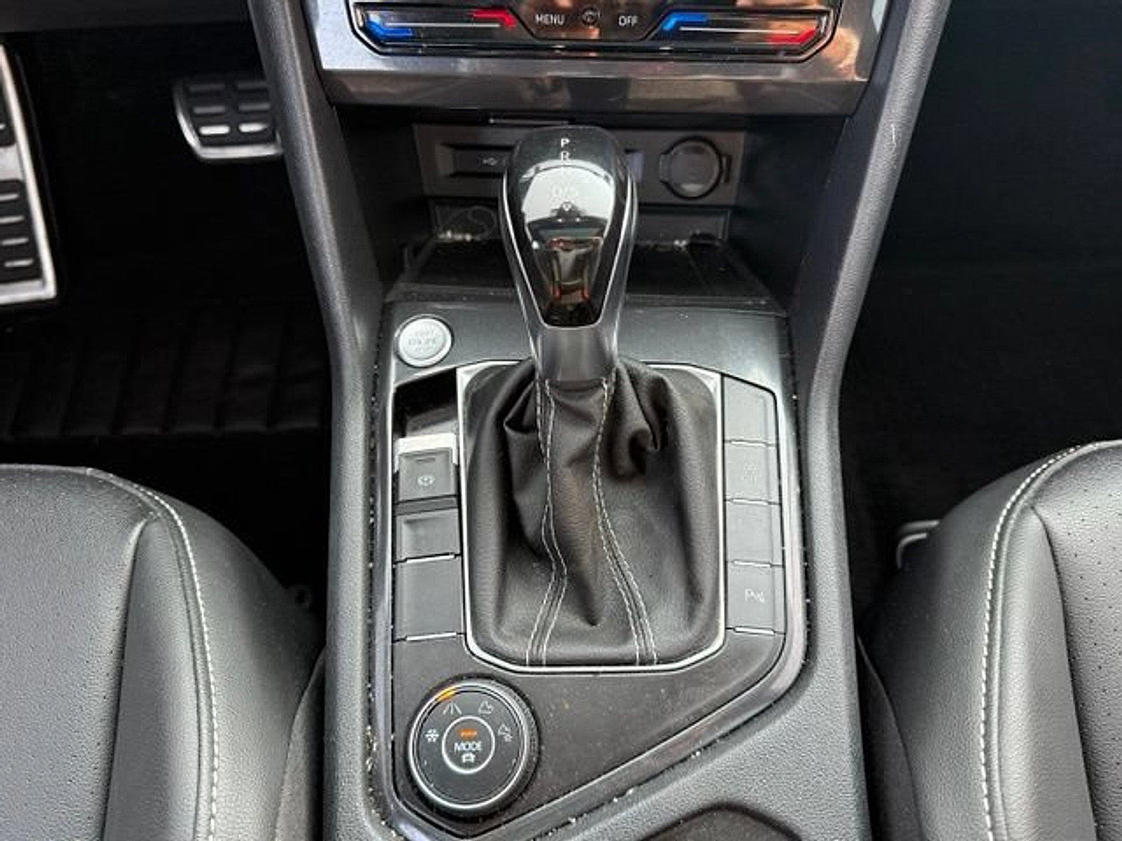 Used 2024 Volkswagen Tiguan SE R-Line AWD/4WD image 8