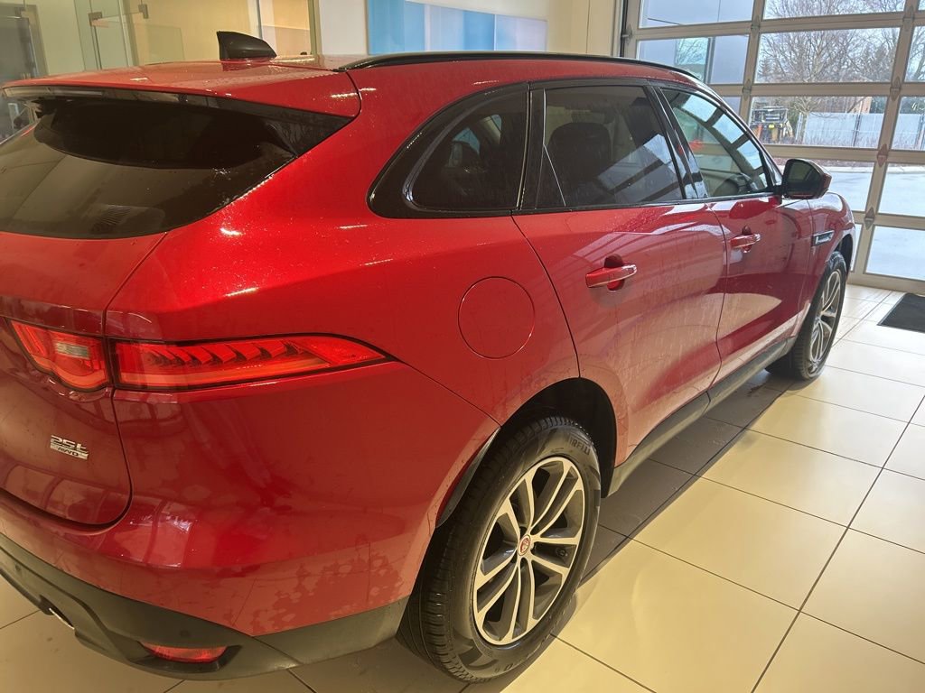 Used 2020 Jaguar F-PACE Premium image 19