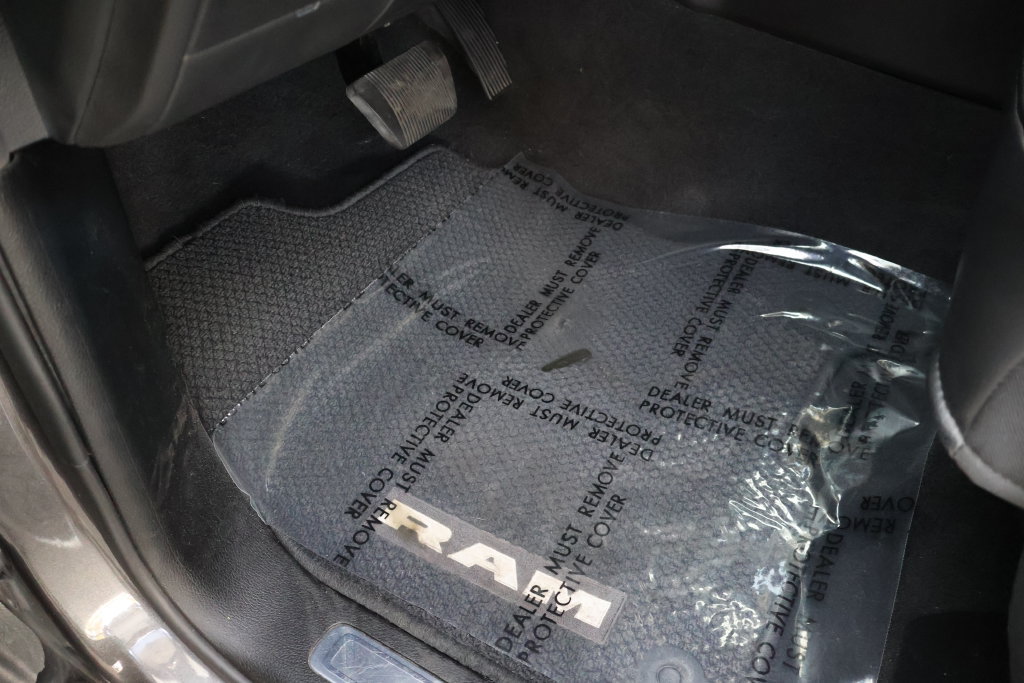 Used 2019 RAM 1500 Laramie AWD/4WD image 23