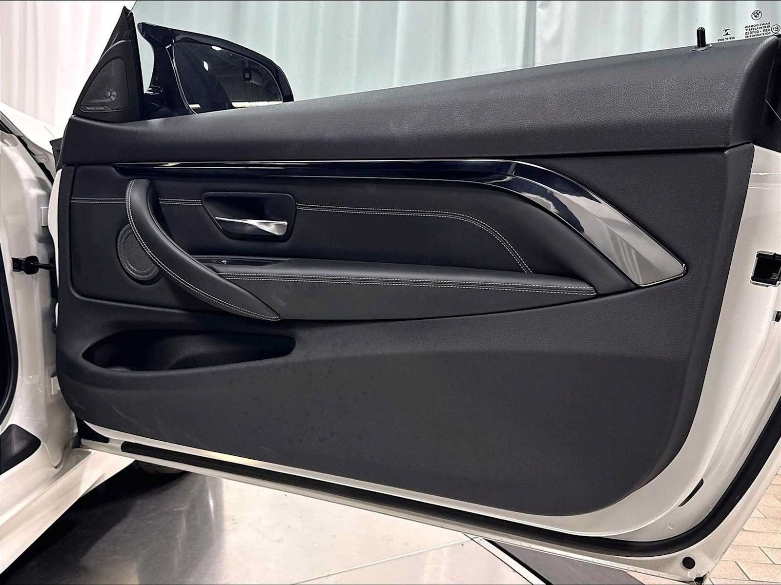Used 2019 BMW M4 Coupe w/ Executive Package RWD image 28