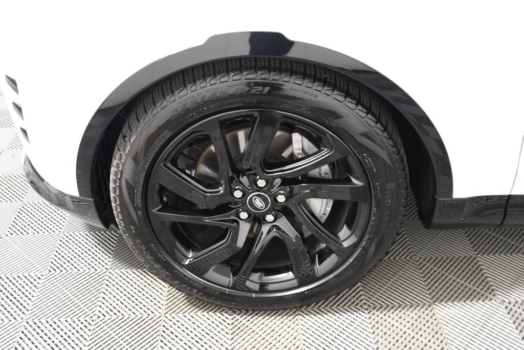 Used 2025 Land Rover Discovery Dynamic SE AWD/4WD image 11