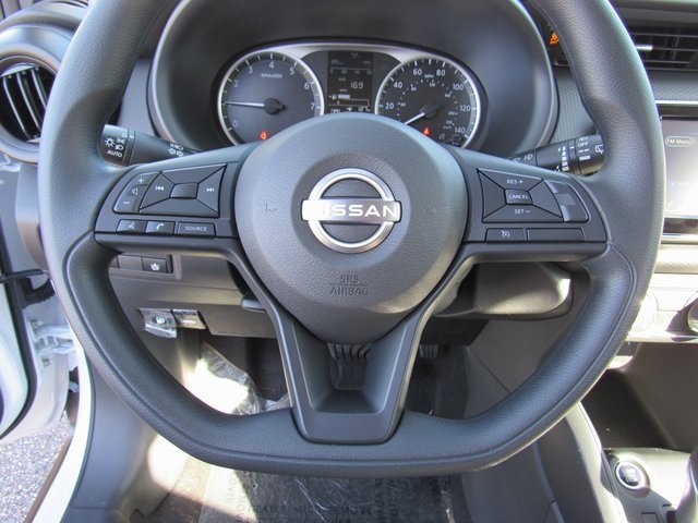 New 2025 Nissan Kicks Play S image 16