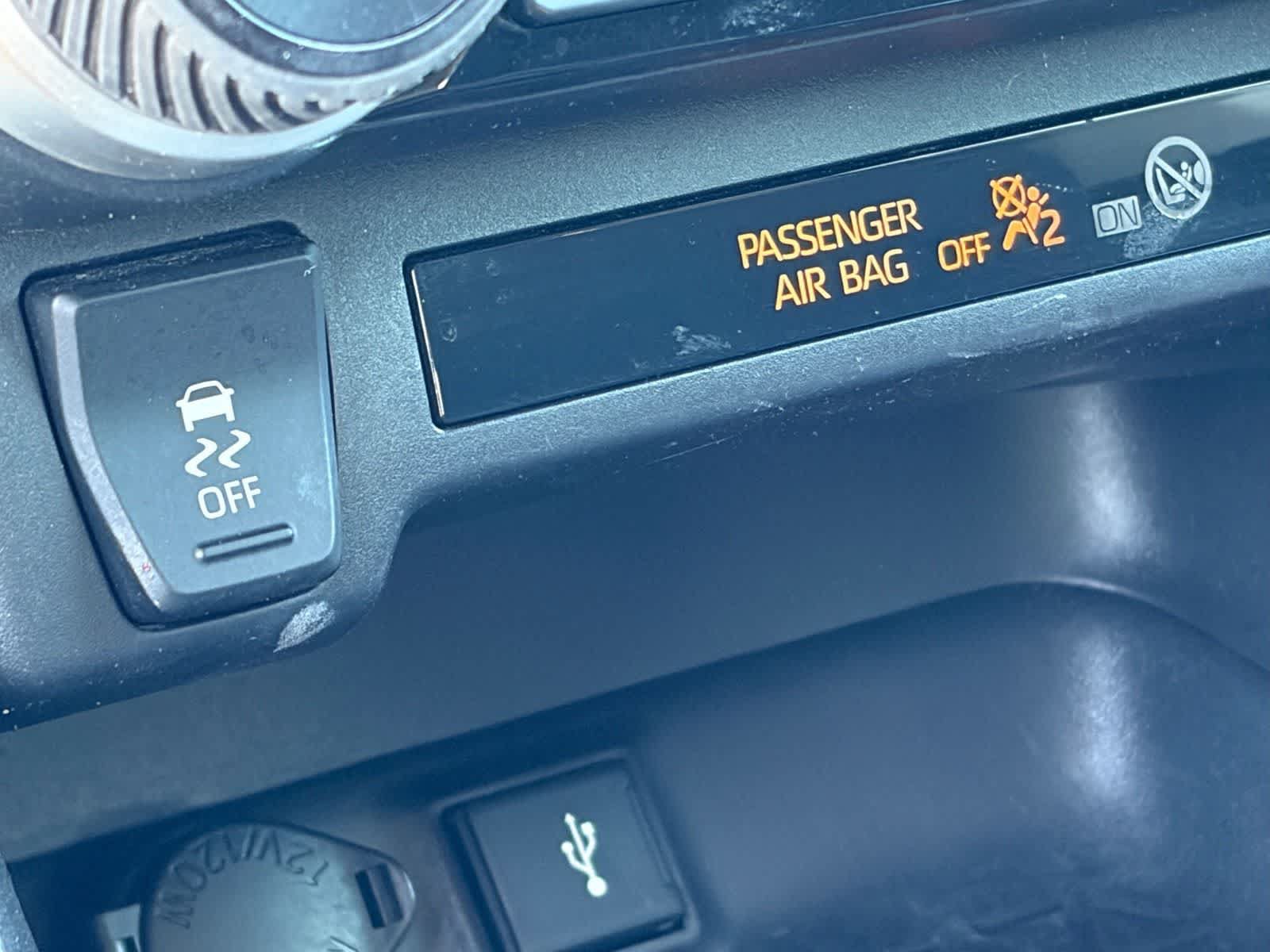 Used 2022 Toyota RAV4 LE FWD image 27