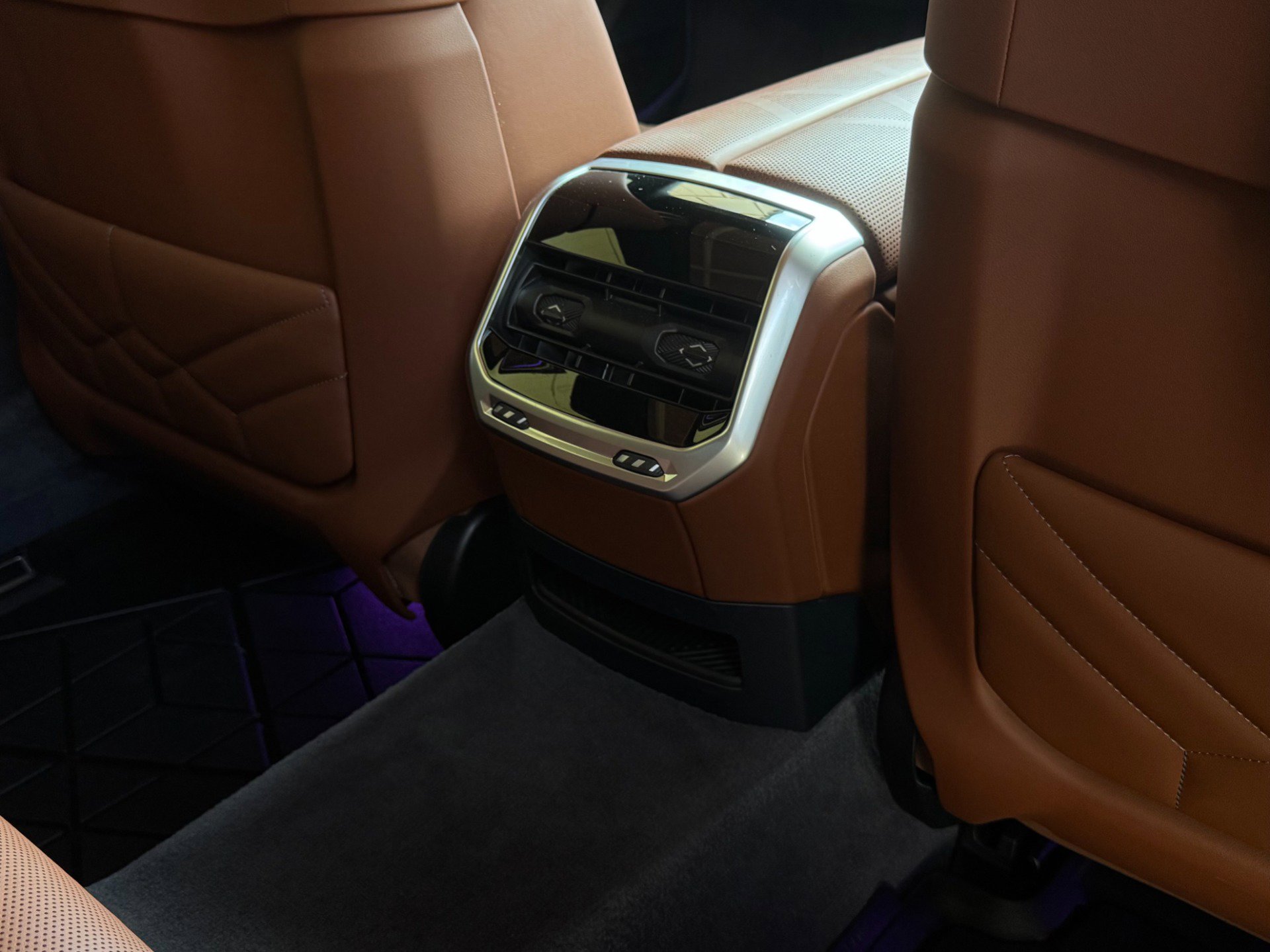 Used 2025 BMW i7 eDrive50 w/ Executive Package image 37