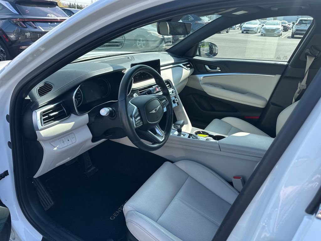 Used 2025 Genesis G70 2.5T image 9