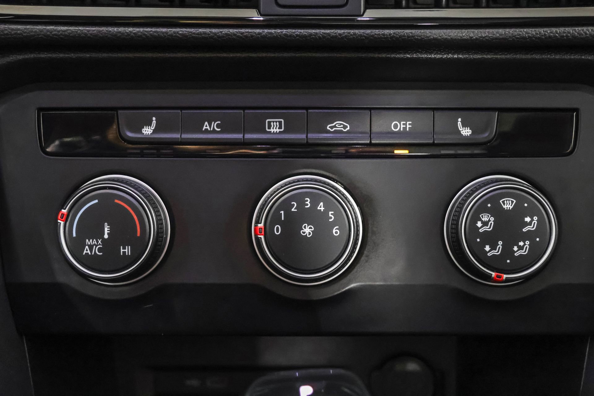 Used 2022 Volkswagen Taos SE w/ Panoramic Sunroof Package image 30