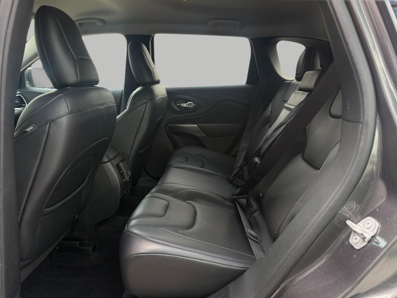 Used 2019 Jeep Cherokee Limited AWD/4WD image 26