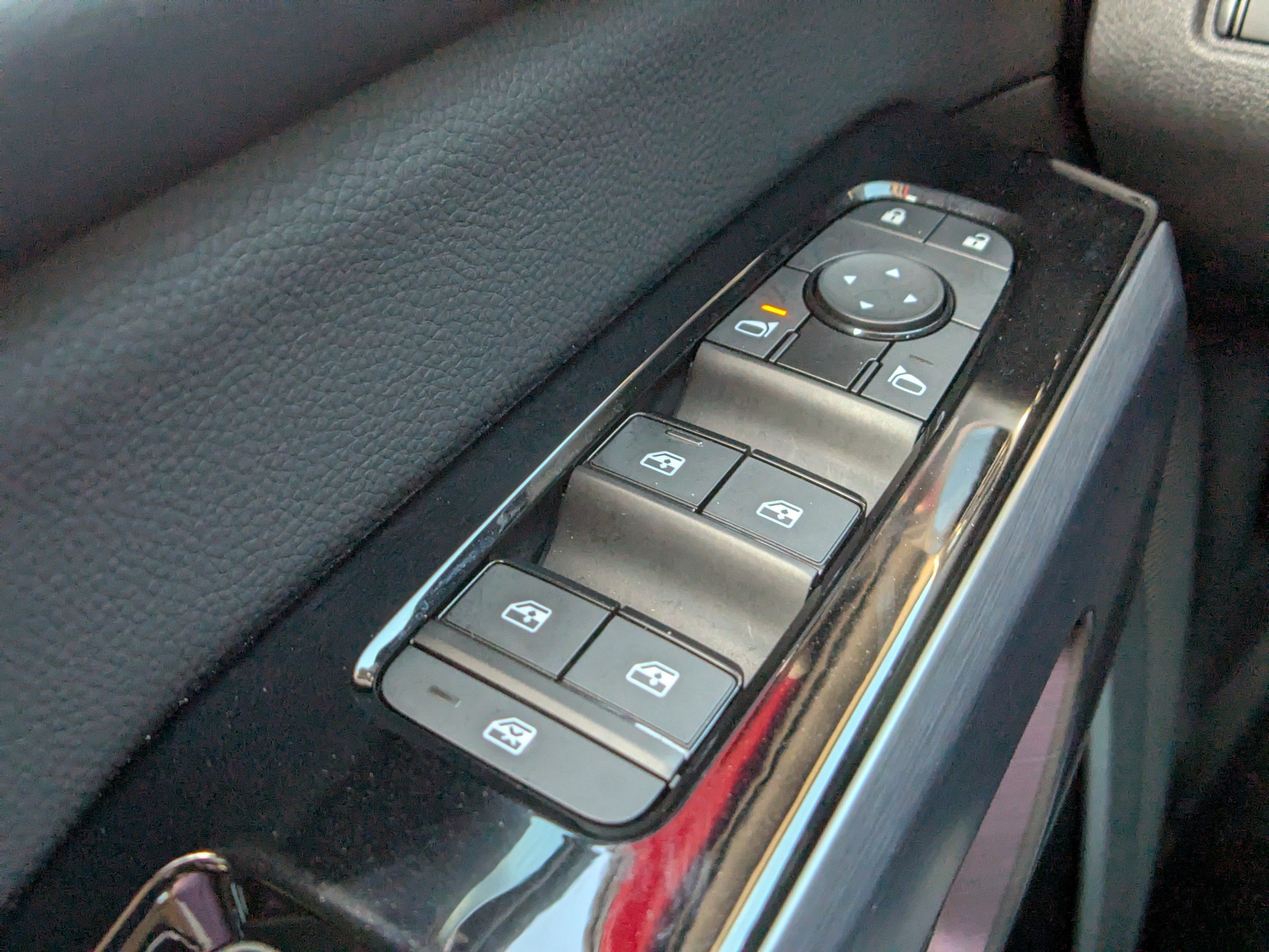 Used 2023 Nissan Pathfinder SL w/ Black Appearance Package AWD/4WD image 29