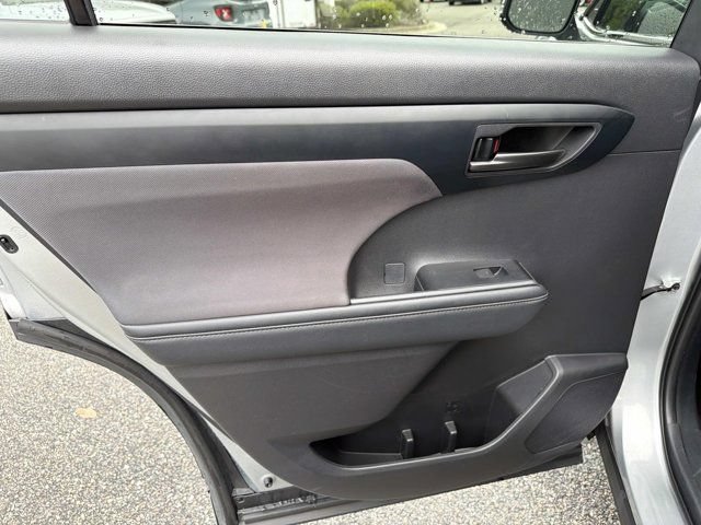 Certified 2025 Toyota Highlander LE FWD image 13