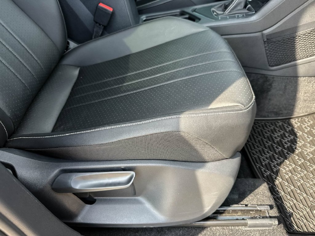 Used 2023 Volkswagen Tiguan SE FWD image 25