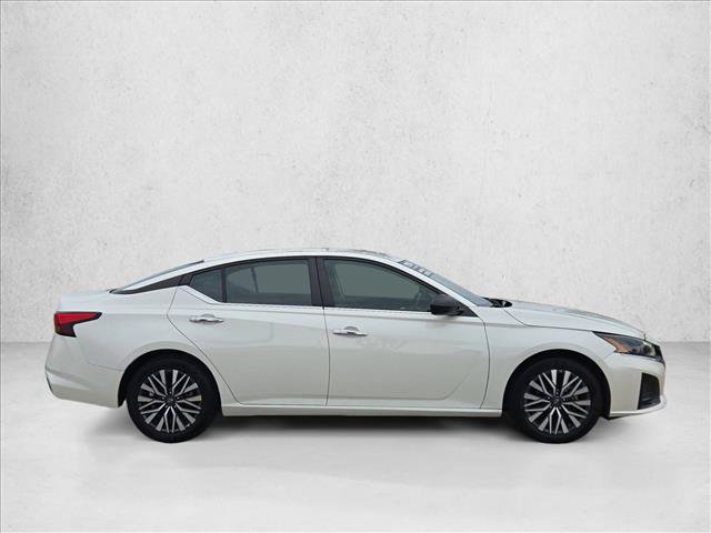 Used 2025 Nissan Altima 2.5 SV FWD video 4