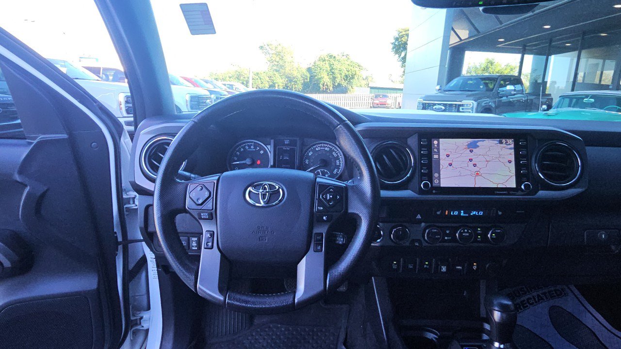 Used 2020 Toyota Tacoma TRD Sport w/ Technology Package AWD/4WD image 14