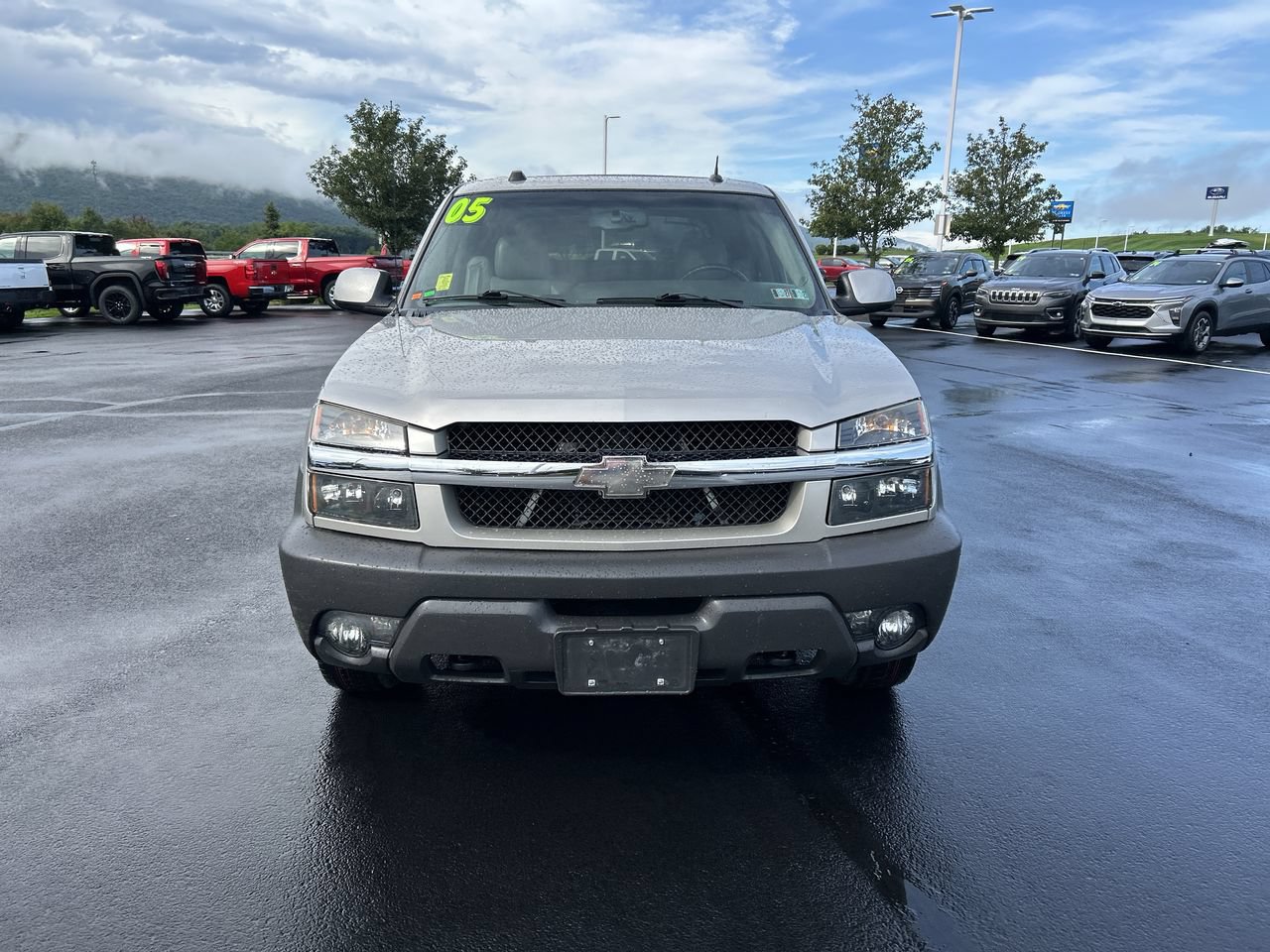 Used 2005 Chevrolet Avalanche 2500 w/ Preferred Equipment Group AWD/4WD video 2