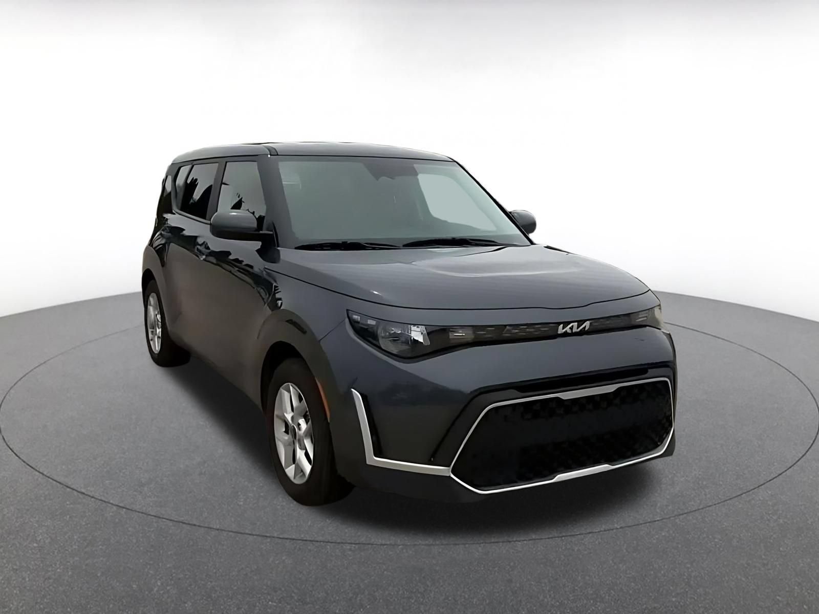 Used 2025 Kia Soul LX w/ LX Technology Package FWD image 3