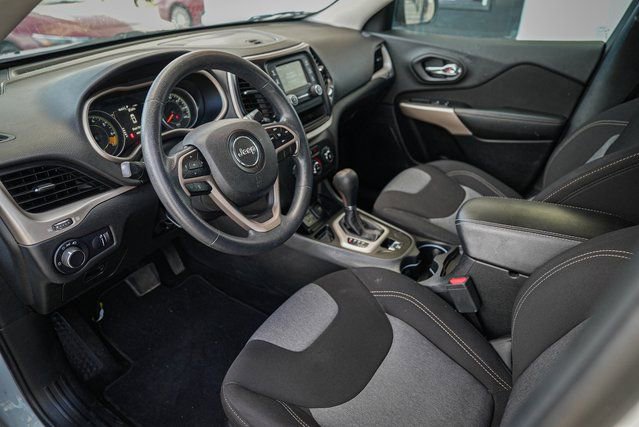 Used 2018 Jeep Cherokee Sport FWD image 13