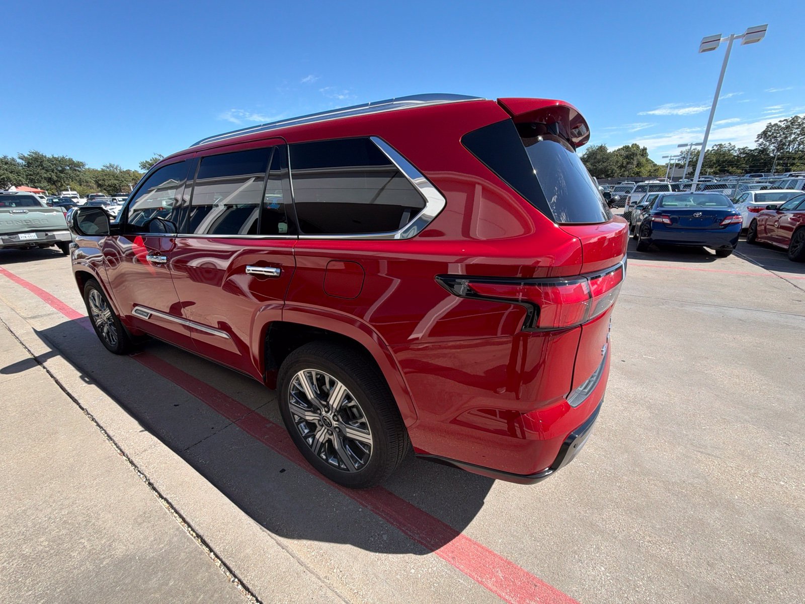 Used 2023 Toyota Sequoia Capstone AWD/4WD image 7