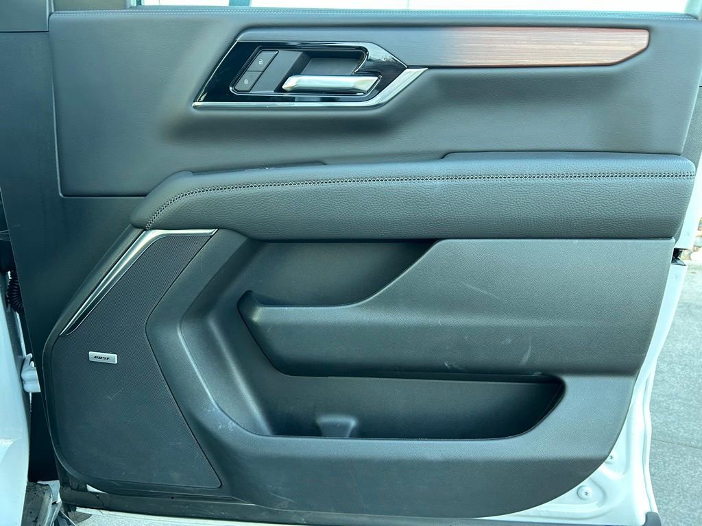 Used 2025 GMC Yukon XL Denali AWD/4WD image 30
