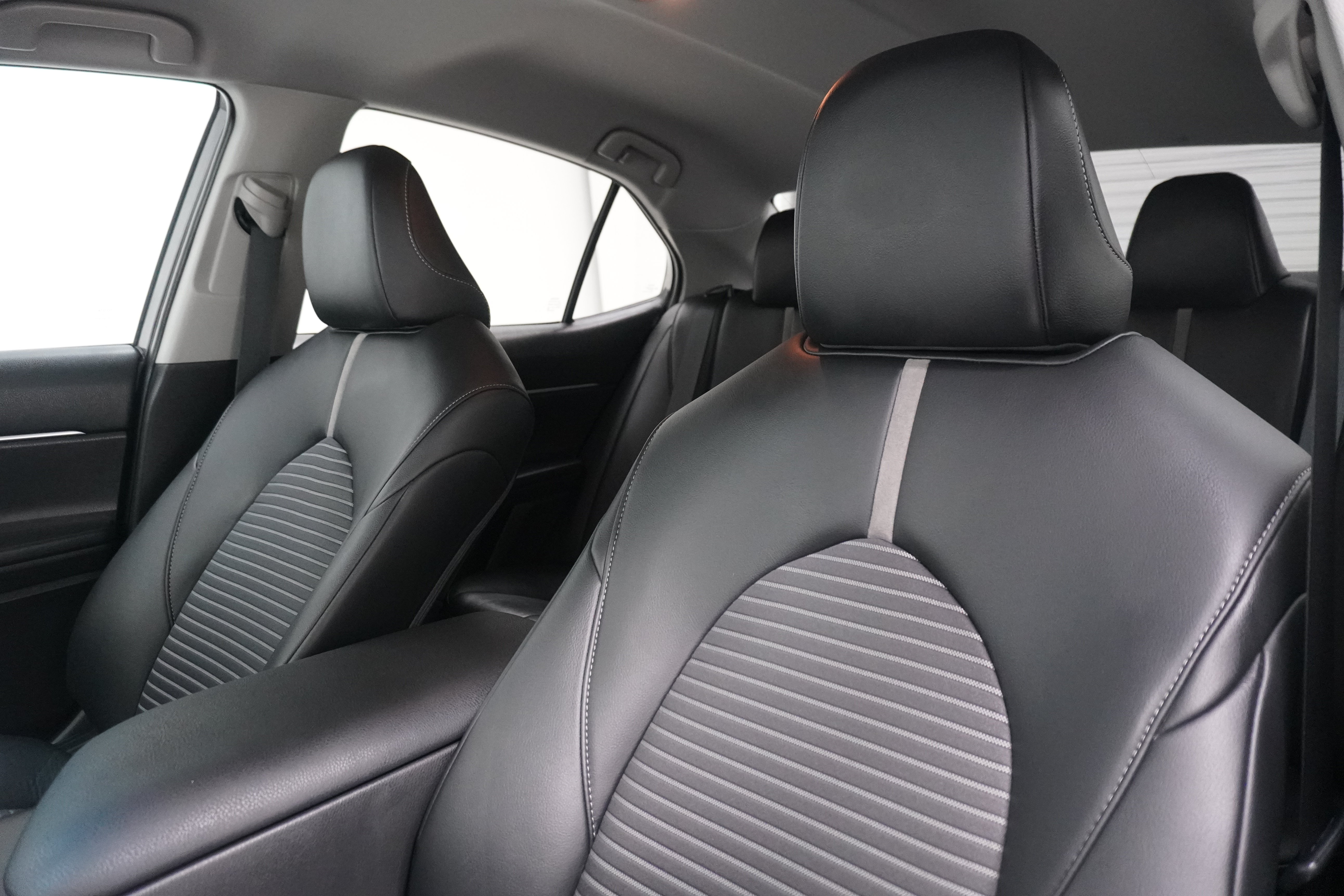 Used 2023 Toyota Camry SE w/ Convenience Package FWD image 11