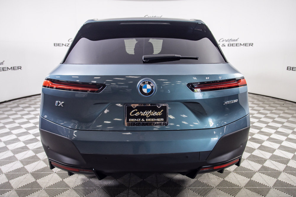 Used 2024 BMW iX xDrive50 w/ Premium Package AWD/4WD image 7