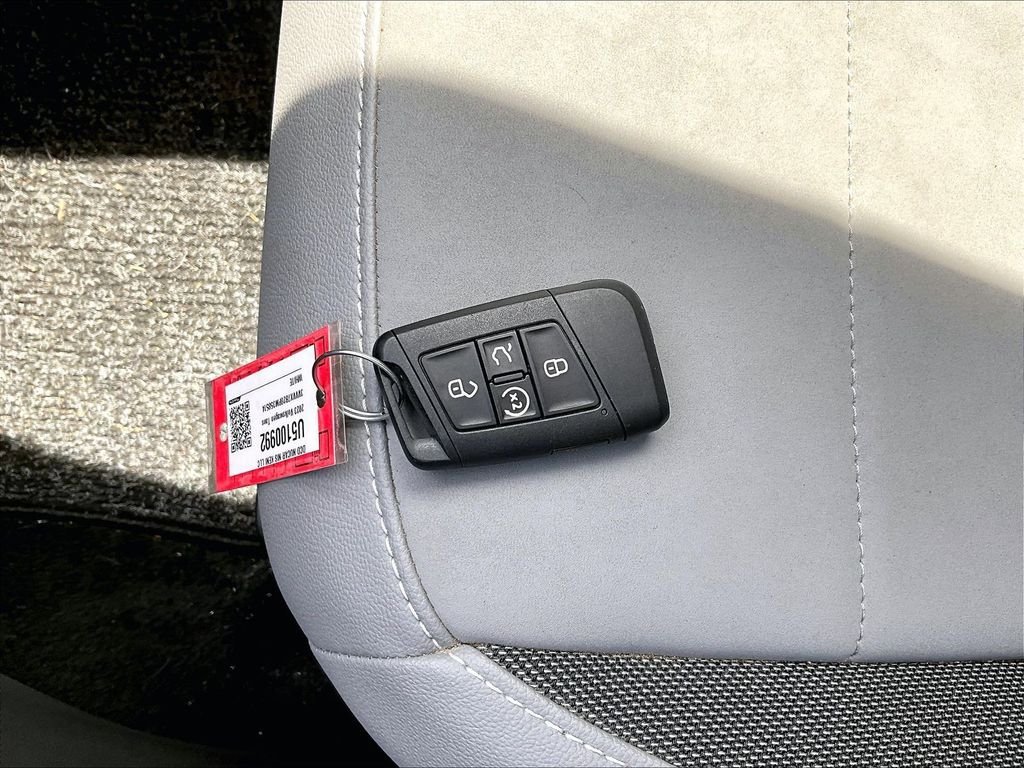 Used 2023 Volkswagen Taos SE w/ Panoramic Sunroof Package AWD/4WD image 31