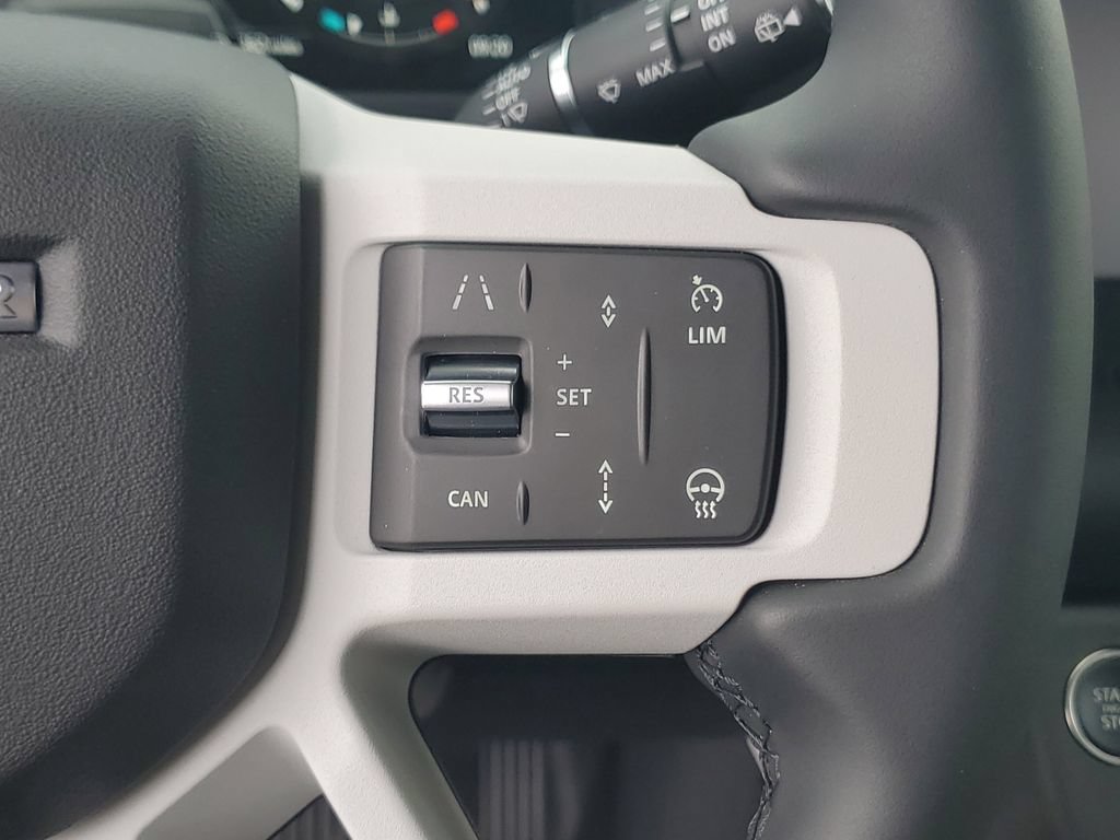 Used 2026 Land Rover Defender 110 X-Dynamic SE AWD/4WD image 18