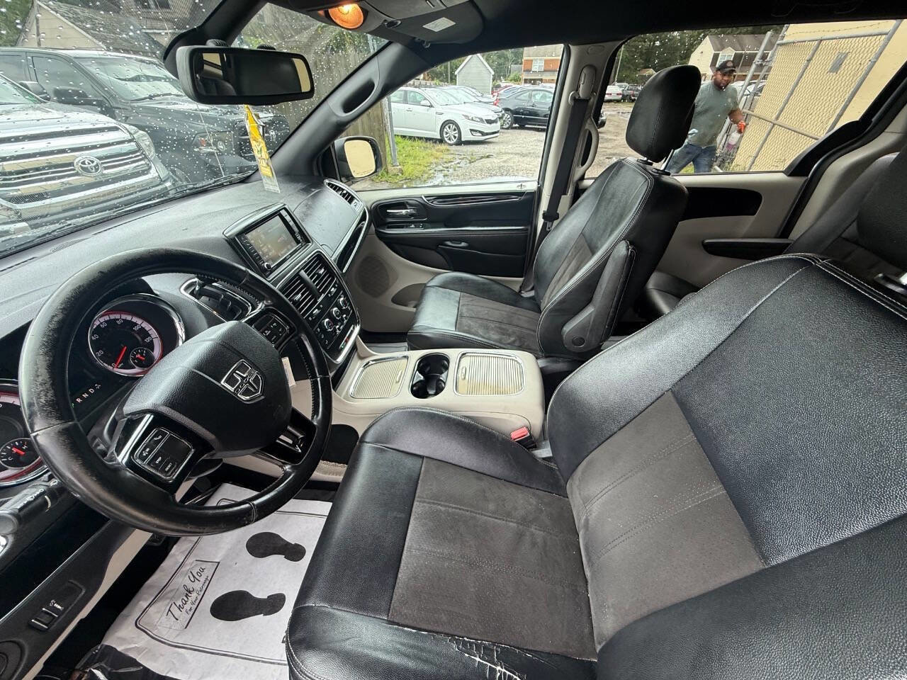 Used 2019 Dodge Grand Caravan SXT image 9