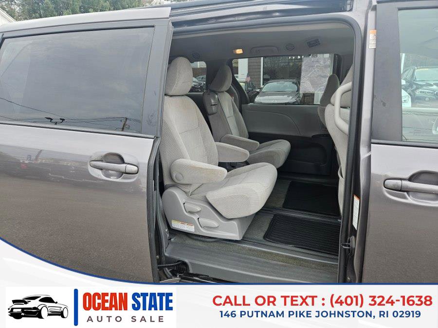 Used 2017 Toyota Sienna LE FWD image 12