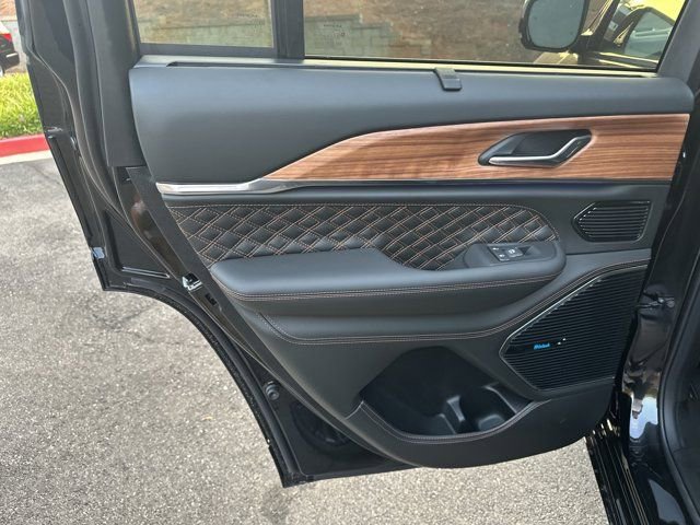 New 2025 Jeep Grand Cherokee Summit image 20